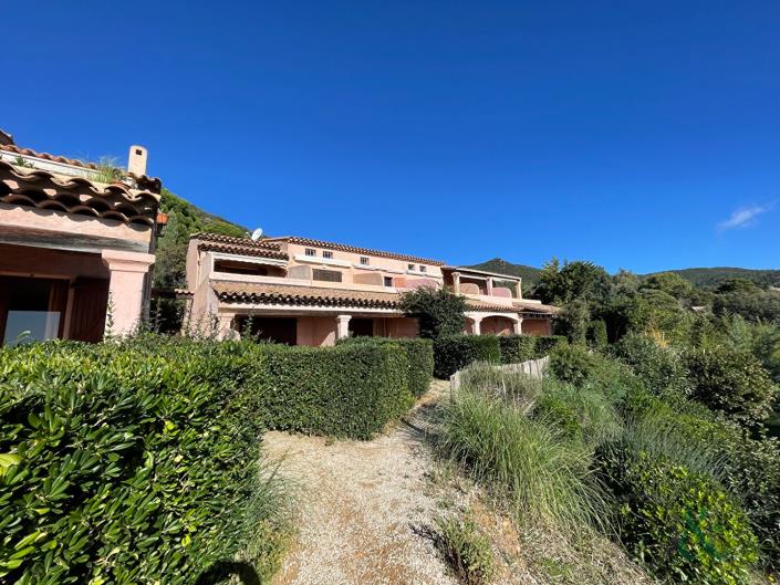 Image No.1-Propriété de 22 chambres à vendre à Le Lavandou