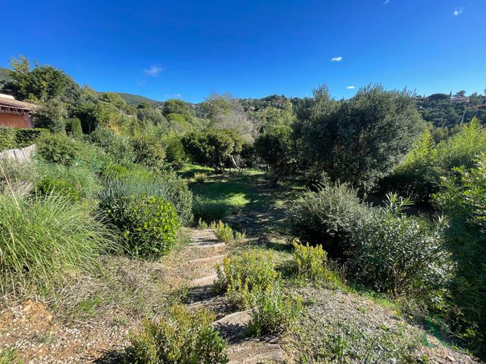 Image No.3-22 Bed Property for sale