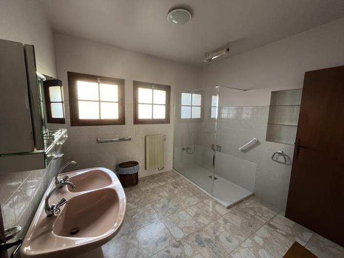 Image No.10-7 Bed Villa for sale