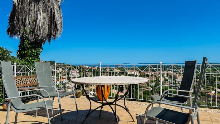 Image No.1-3 Bed Villa for sale