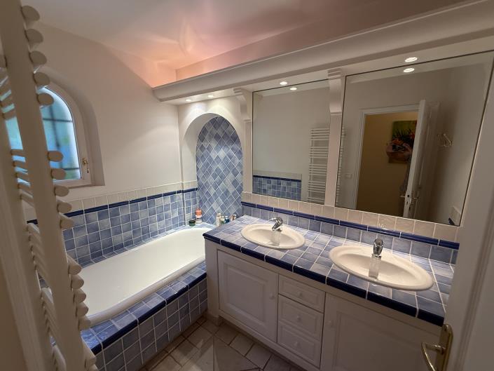 Image No.10-5 Bed Villa for sale