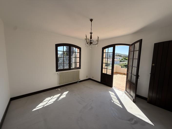 Image No.8-3 Bed House for sale