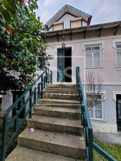 Image No.17-5 Bed Farmhouse for sale