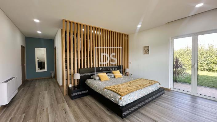 Image No.2-4 Bed House for sale