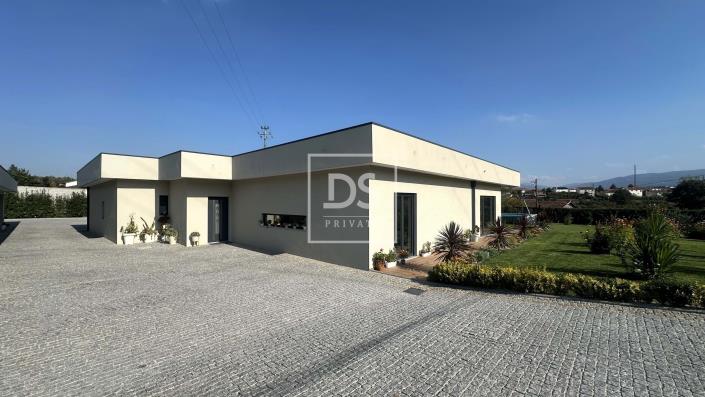 Image No.3-4 Bed House for sale