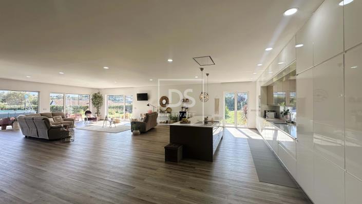 Image No.18-4 Bed House for sale