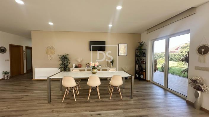 Image No.21-4 Bed House for sale