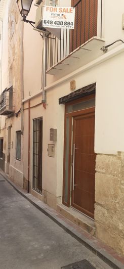 Image No.1-6 Bed Townhouse for sale