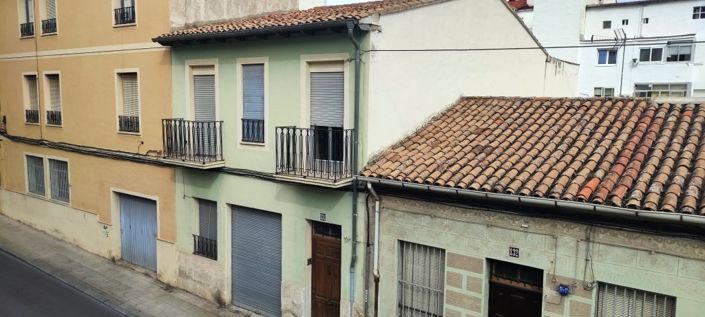Image No.1-5 Bed Townhouse for sale