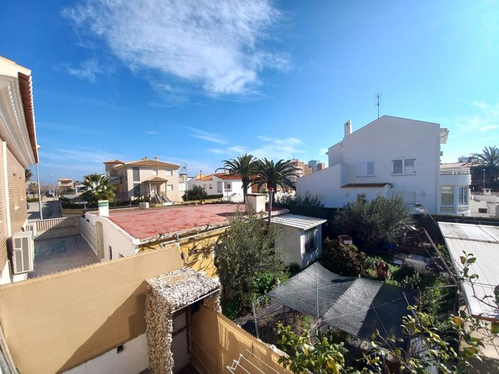 Image No.10-3 Bed Property for sale