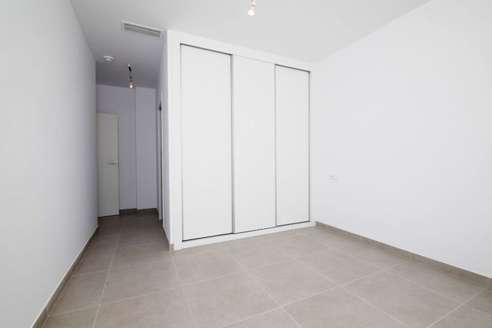 Image No.8-3 Bed Villa for sale