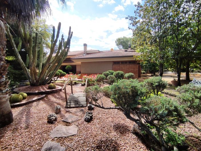 Image No.5-13 Bed Villa for sale