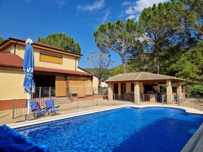 Image No.1-6 Bed Villa for sale