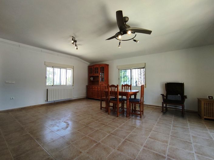 Image No.7-3 Bed Country House for sale