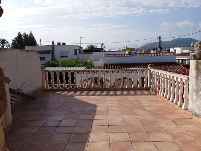 Image No.2-2 Bed Property for sale