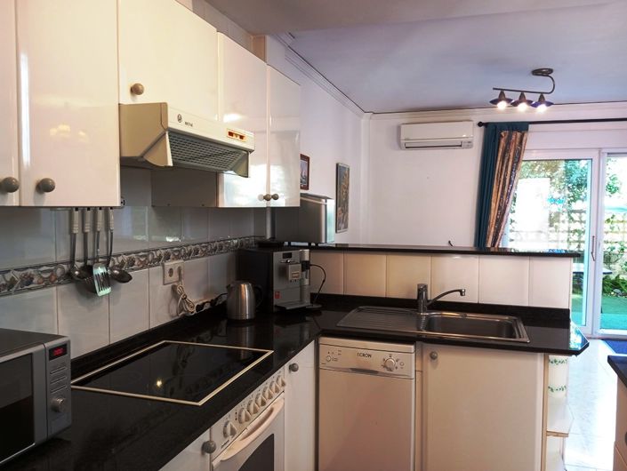 Image No.10-2 Bed Property for sale