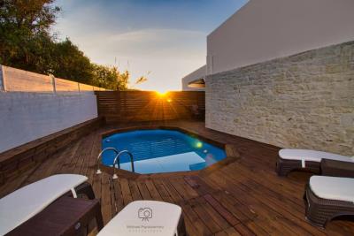 Pool-view-from-inside