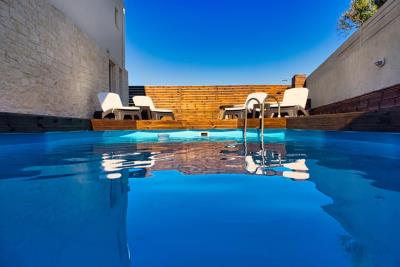 Pool-water-level