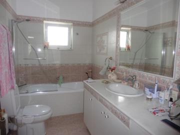 Villa-for-sale-in-Apokoronas-Chania-Crete-bathroom-ef8bee1d