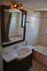 Luxury-villa-for-sale-in-Akrotiri-Chania-Crete-bathroom-detail-369032e4