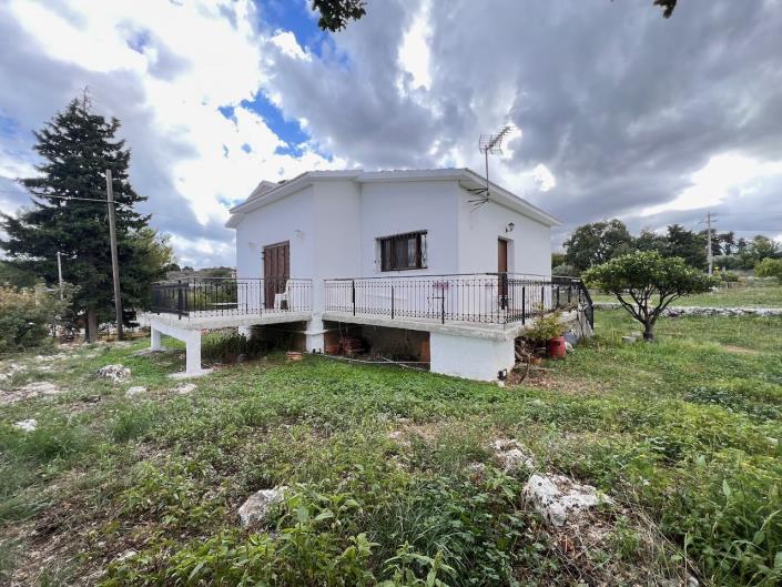 Image No.22-2 Bed Farmhouse for sale