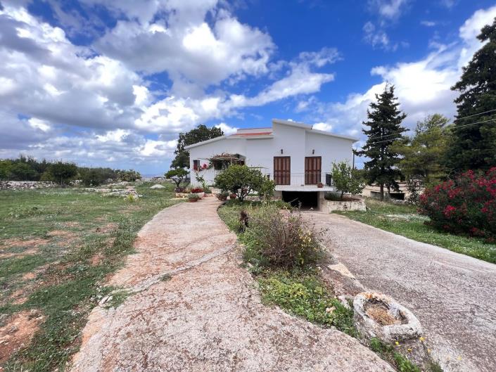 Image No.3-2 Bed Farmhouse for sale