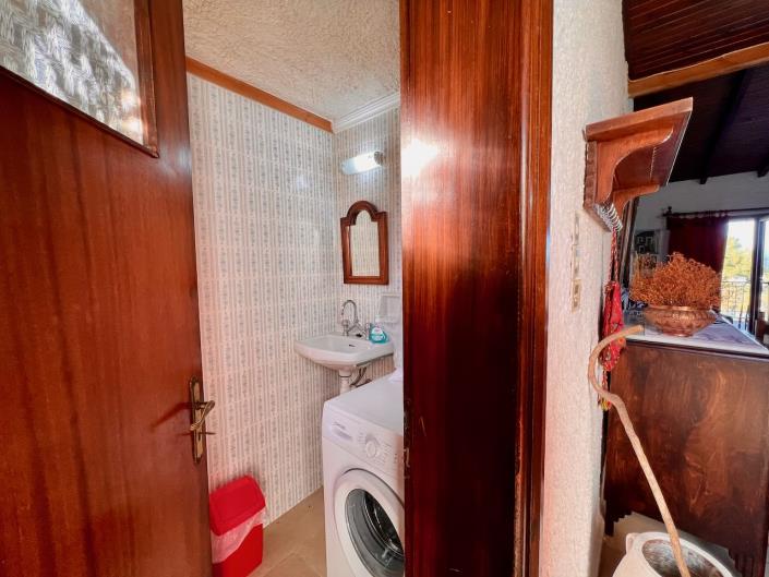 Image No.18-2 Bed Farmhouse for sale