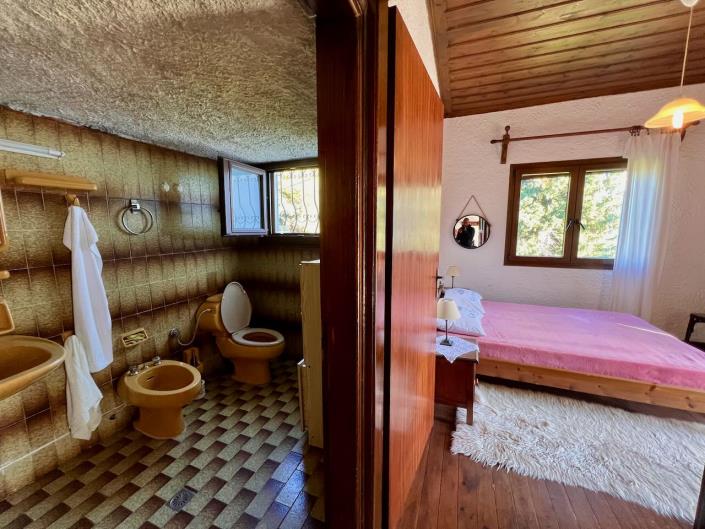 Image No.17-2 Bed Farmhouse for sale