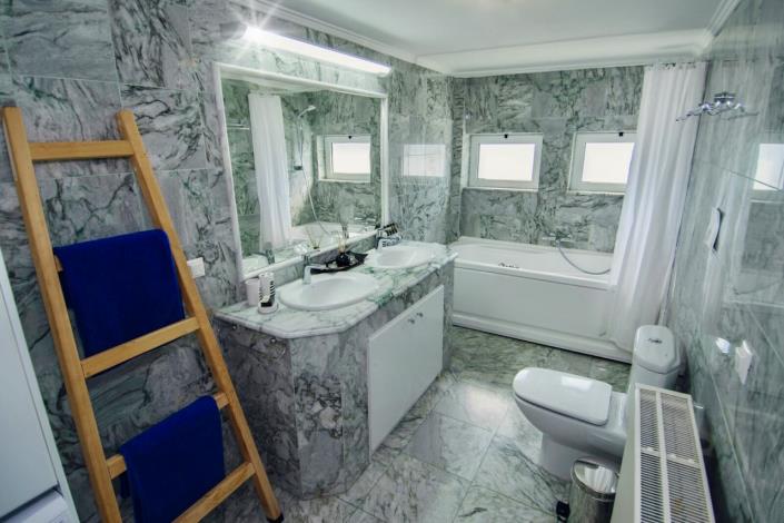 Image No.21-5 Bed Villa / Detached for sale