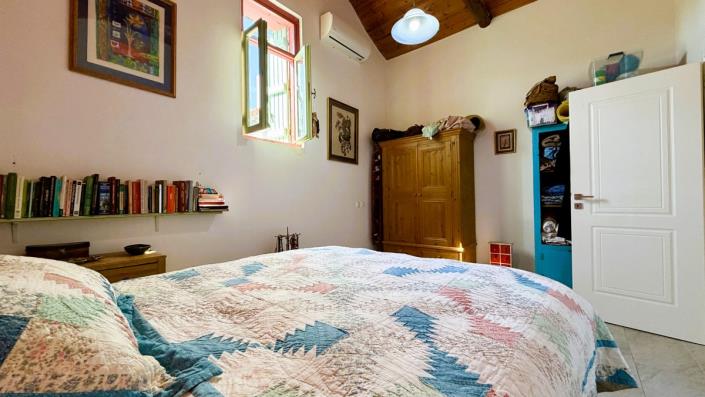 Image No.6-2 Bed House for sale