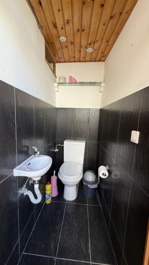 Image No.18-2 Bed House for sale