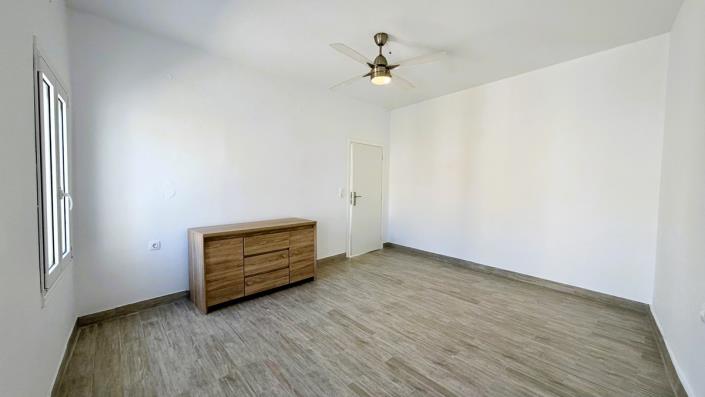 Image No.8-2 Bed House for sale