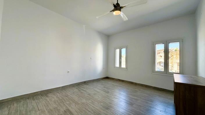 Image No.4-2 Bed House for sale