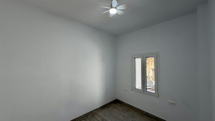 Image No.12-2 Bed House for sale