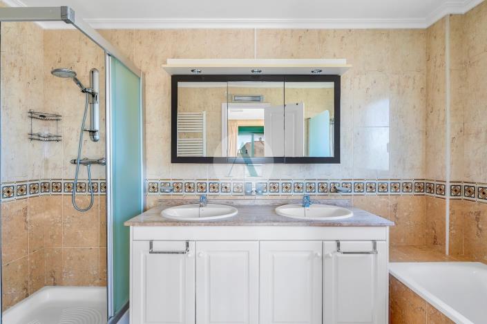 Image No.16-2 Bed Apartment for sale