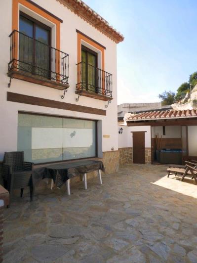 Image No.15-3 Bed Townhouse for sale