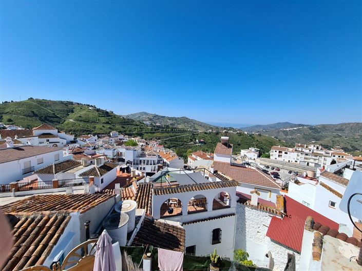 Image No.22-2 Bed Townhouse for sale