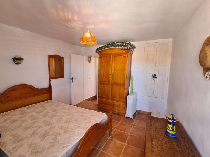 Image No.19-3 Bed Townhouse for sale