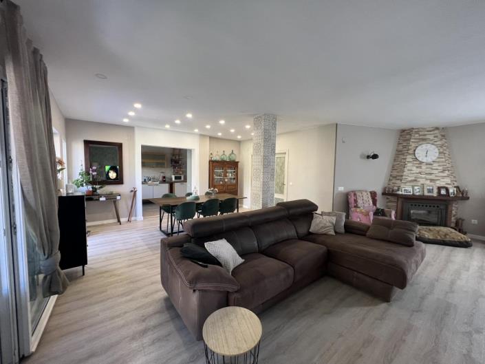 Image No.1-4 Bed Townhouse for sale