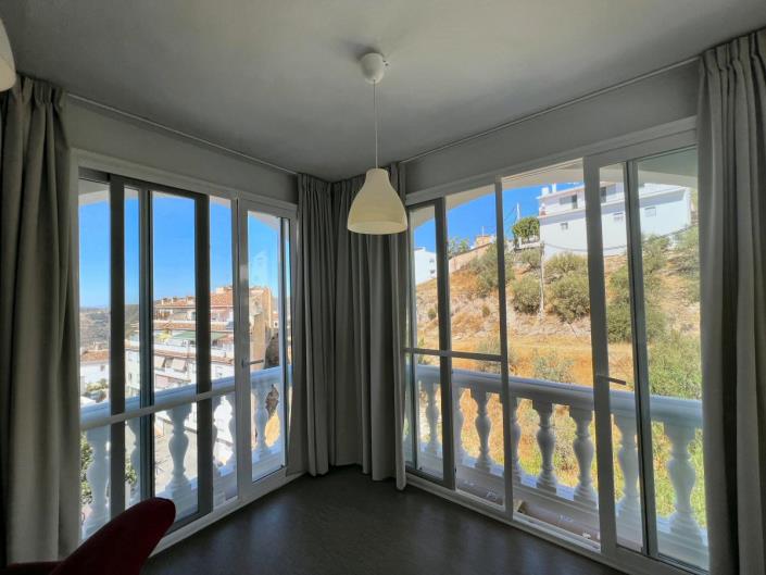 Image No.22-4 Bed Townhouse for sale