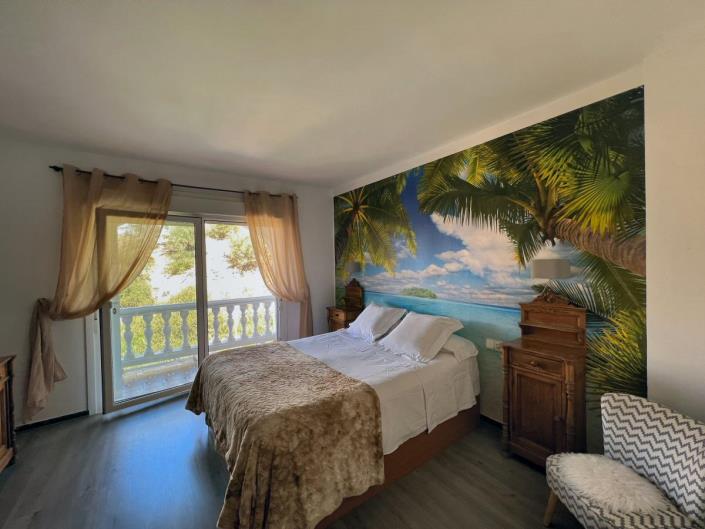 Image No.26-4 Bed Townhouse for sale