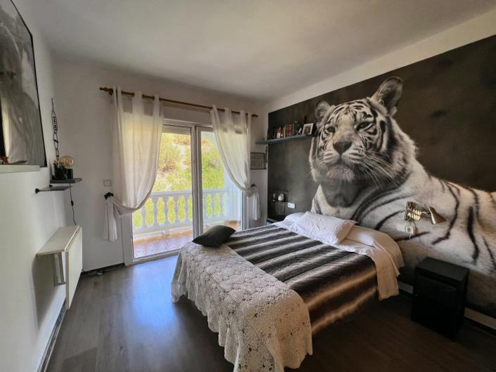 Image No.28-4 Bed Townhouse for sale