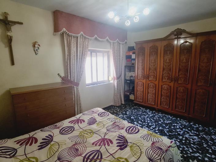 Image No.14-6 Bed Townhouse for sale