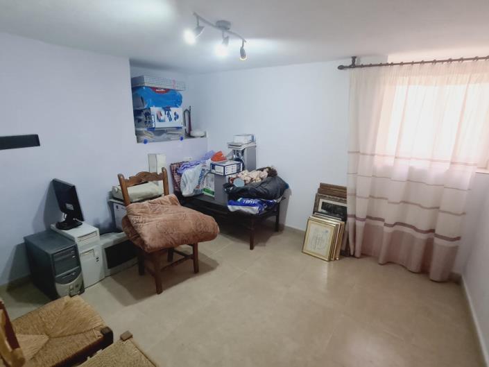 Image No.20-6 Bed Townhouse for sale