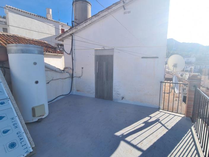 Image No.22-6 Bed Townhouse for sale