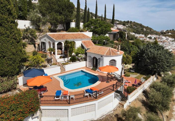 Image No.3-6 Bed Hotel for sale