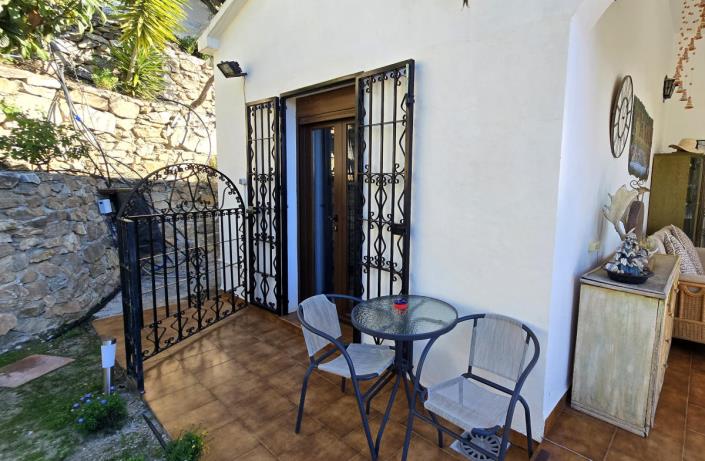 Image No.25-6 Bed Hotel for sale