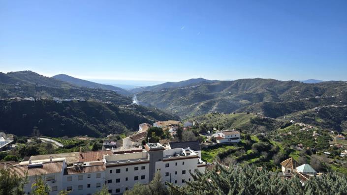 Image No.47-6 Bed Hotel for sale