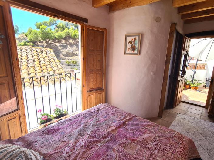 Image No.17-4 Bed Townhouse for sale