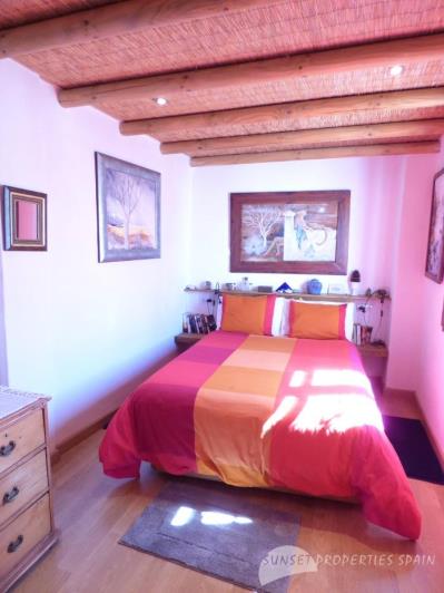 Image No.17-3 Bed Townhouse for sale